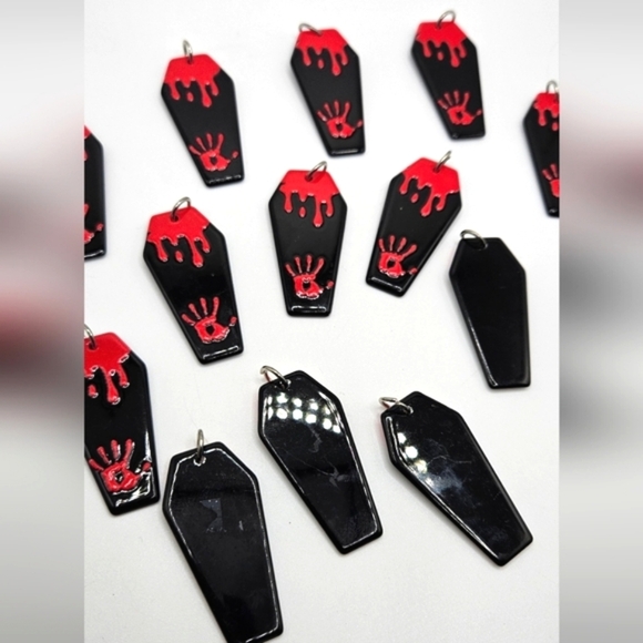 🆓️ FREE ADD ON 14 piece Lot Keychain Craft  Halloween Bloody Handprint Goth - Picture 3 of 4